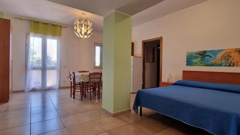 דירת חדר, Catona House