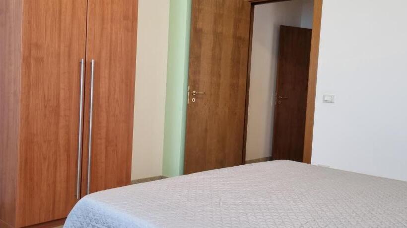 דירת חדר, Catona House