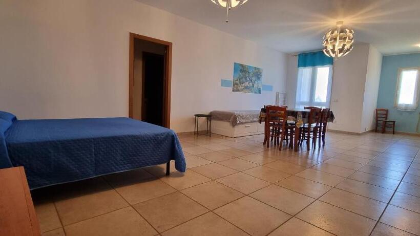 דירת שני חדרים, Catona House