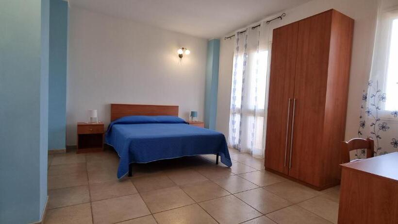 דירת שני חדרים, Catona House