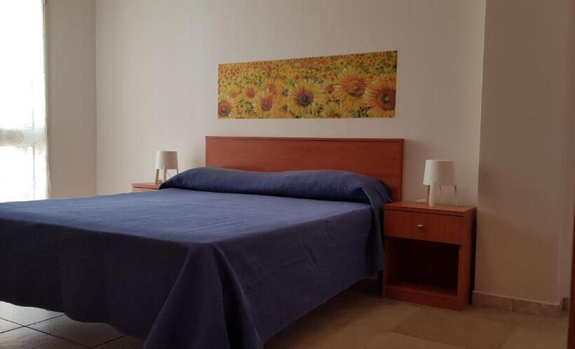 דירת שלושה חדרים, Catona House