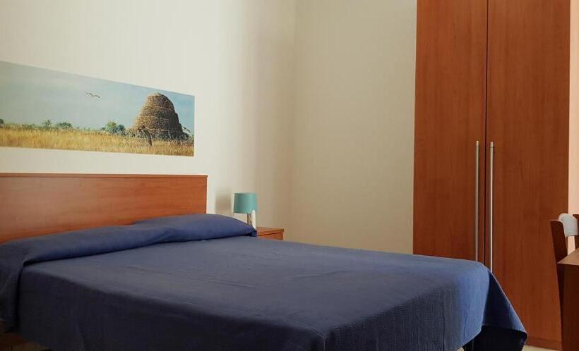 דירת שלושה חדרים, Catona House