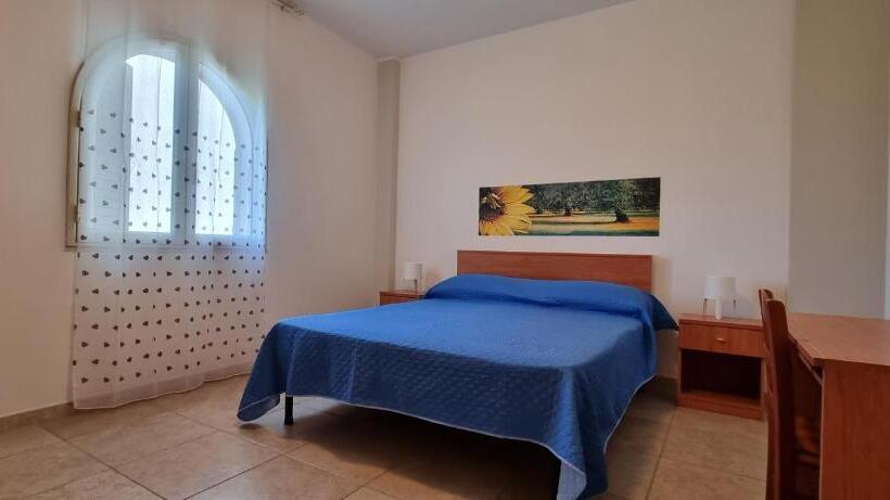 דירת שלושה חדרים, Catona House