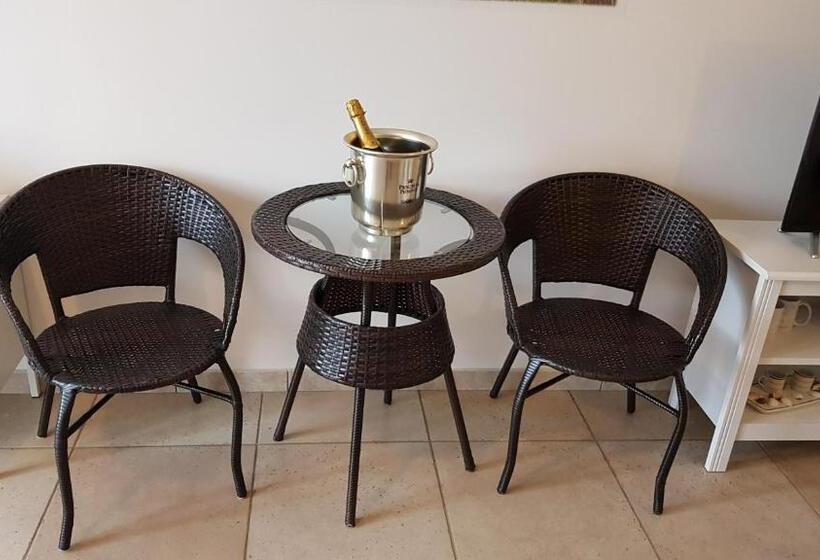 סטודיו סטנדרט, מיטה זוגית, Catona House