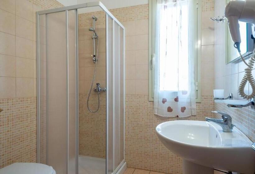 דירה בת חדר שינה 1 עם מרפסת, Catona House