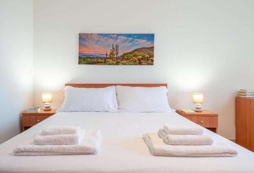 דירה בת חדר שינה 1 עם מרפסת, Catona House