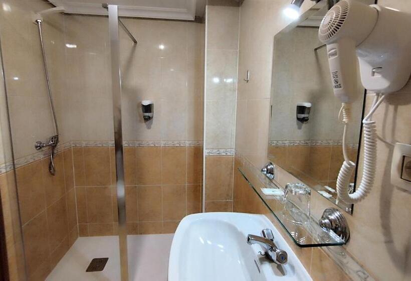 标准单人间, Hostal Madrid I