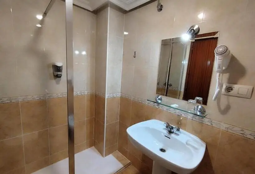 اتاق استاندارد یک نفره, Hostal Madrid I