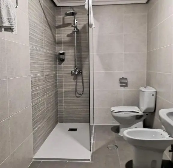 اتاق استاندارد سه نفره, Hostal Madrid I