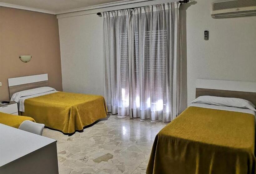 标准三人间, Hostal Madrid I