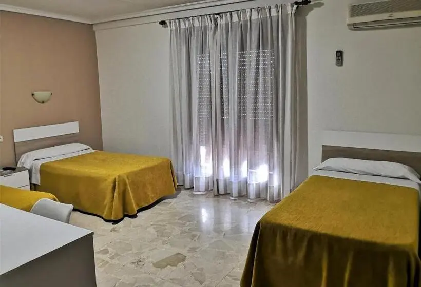 اتاق استاندارد سه نفره, Hostal Madrid I
