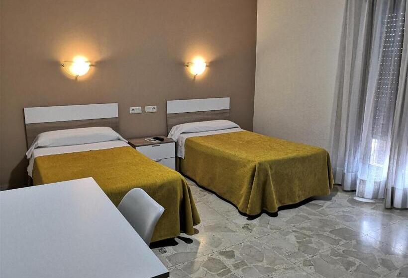标准三人间, Hostal Madrid I