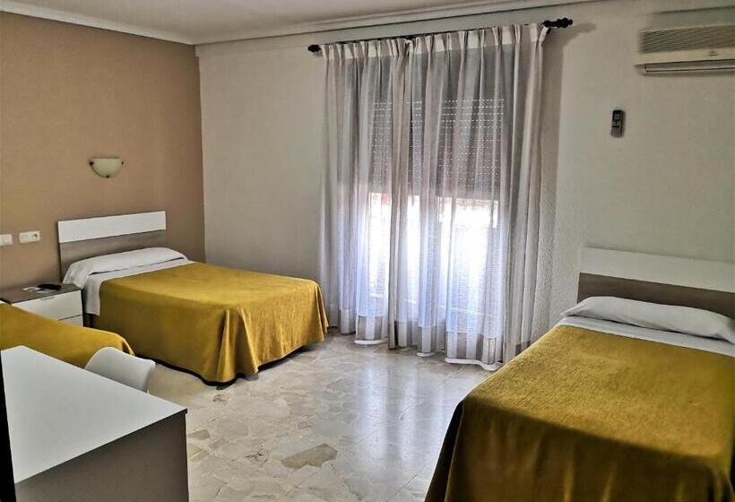 标准三人间, Hostal Madrid I