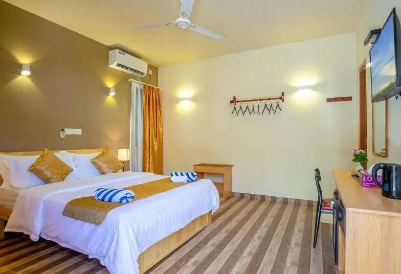 اتاق لوکس با چشم‌انداز باغ, Paguro Villa