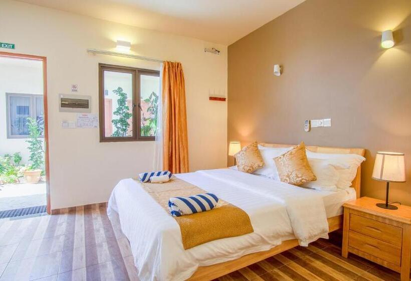 اتاق لوکس با چشم‌انداز باغ, Paguro Villa