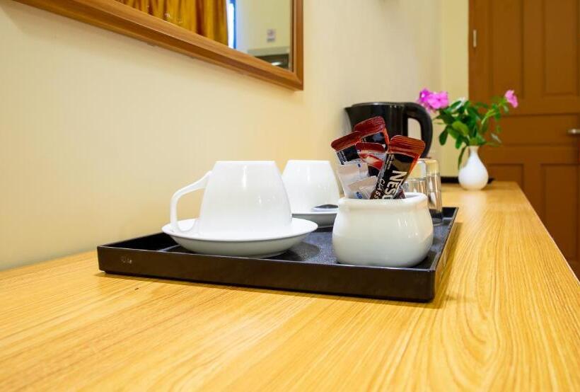 اتاق لوکس با چشم‌انداز باغ, Paguro Villa