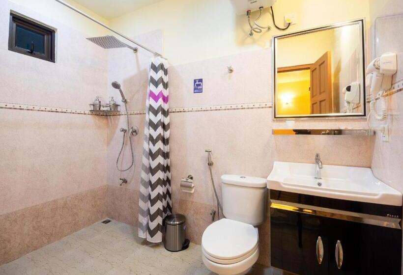 اتاق لوکس با چشم‌انداز باغ, Paguro Villa