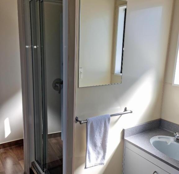 Studio Standard, Arcadia Motel