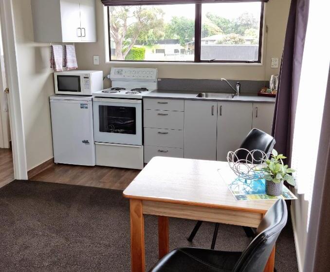 Studio Standard, Arcadia Motel