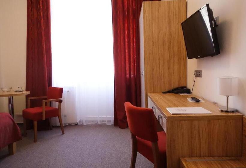 标准单人间, Astoria