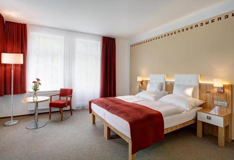 Suite, Astoria