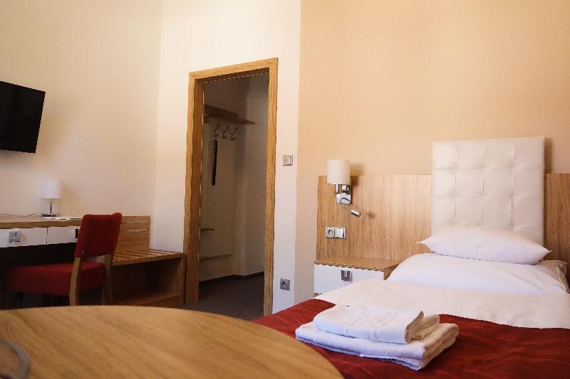 标准单人间, Astoria