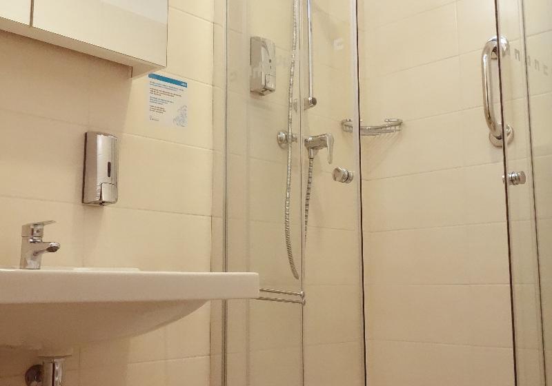 标准单人间, Astoria