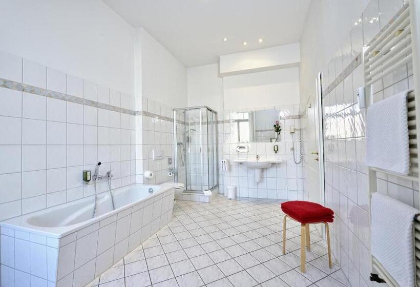 جناح جونيور, Graf Von Mansfeld