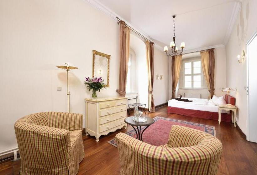 جناح جونيور, Graf Von Mansfeld