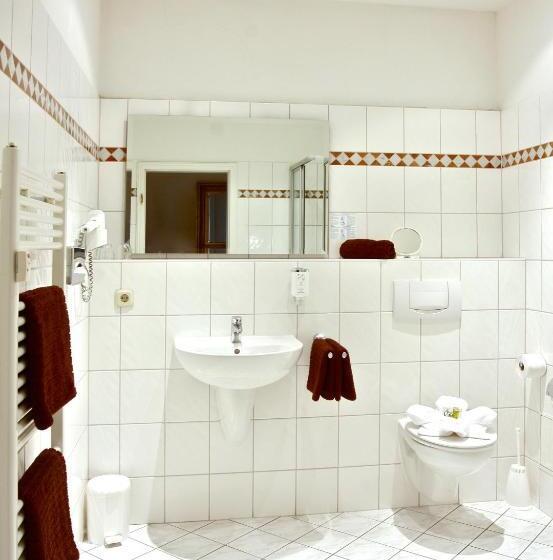 جناح جونيور, Graf Von Mansfeld