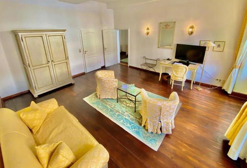 جناح, Graf Von Mansfeld