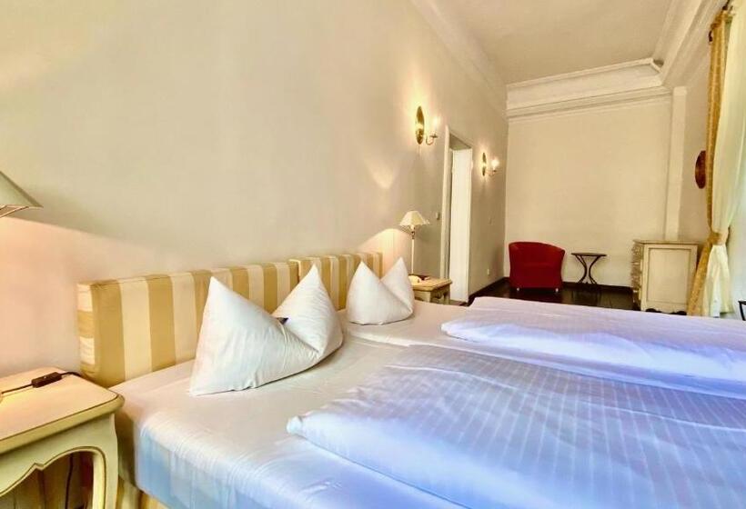 جناح, Graf Von Mansfeld