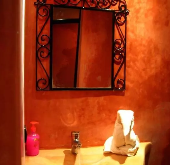 اتاق سوپریور سه تخته, Restaurant La Kasbah
