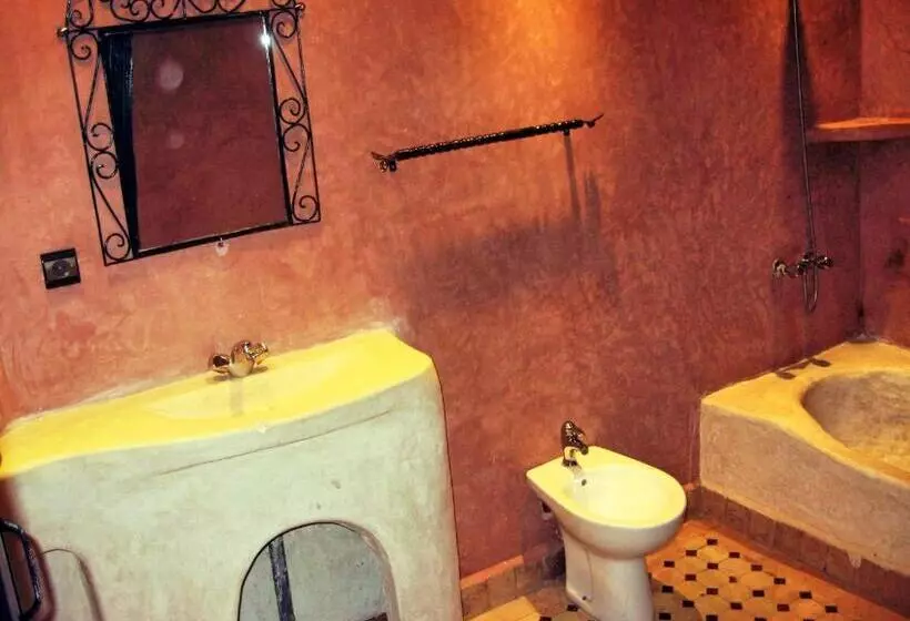 اتاق یک تخته با چشم‌انداز باغ, Restaurant La Kasbah