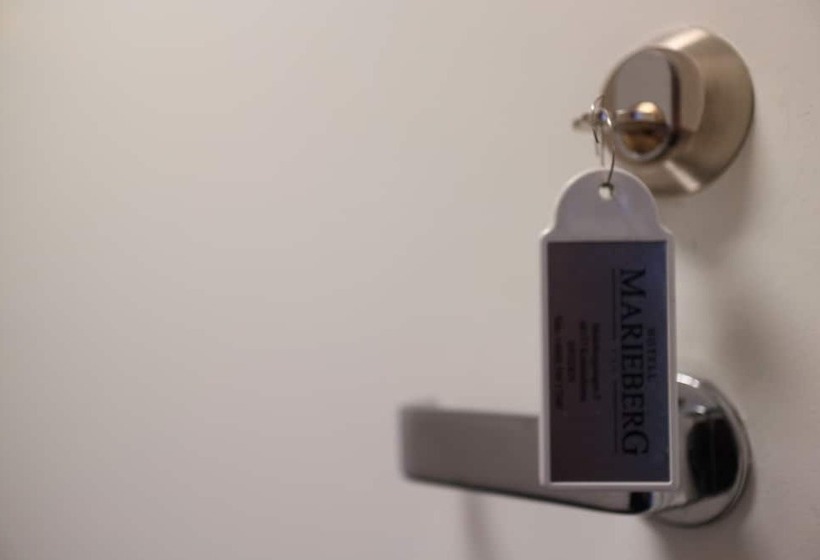 패밀리 룸, L Marieberg