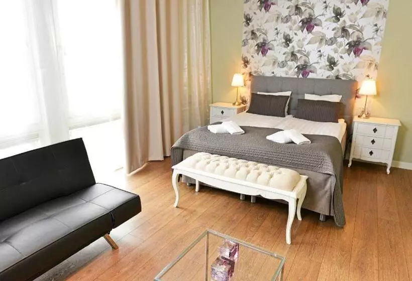 اتاق استاندارد, Charlotte / Stella