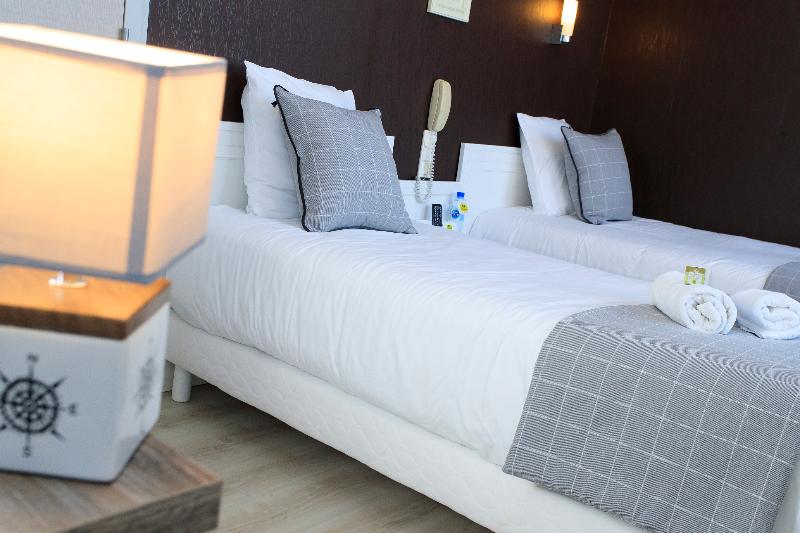 Номер Стандарт, Logis Hotel & Restaurant De La Basilique