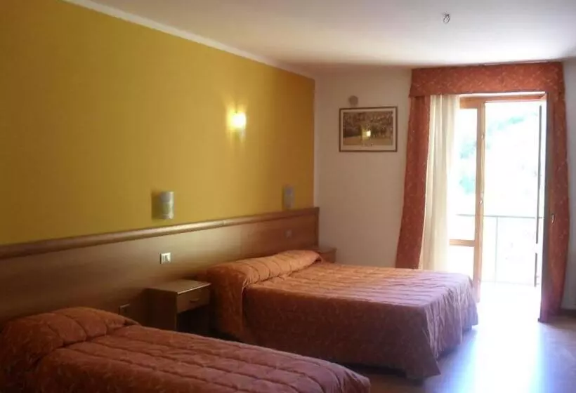 Standard Kolmen Hengen Huone, Montebaldina