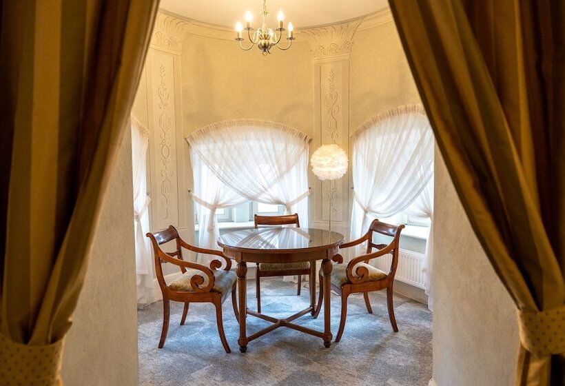 스탠다드 룸, Pałac Wojanów