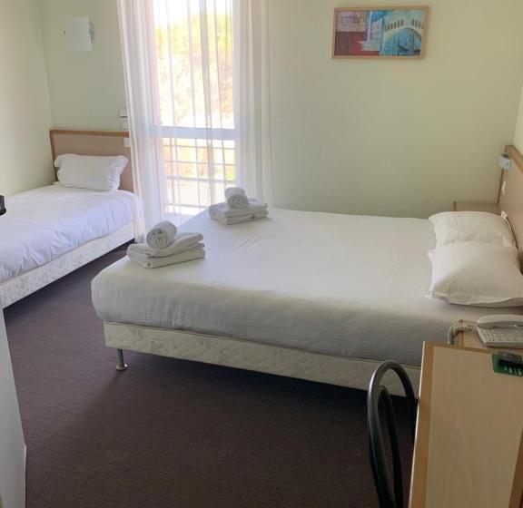 스탠다드 트리플 발코니 룸, Restaurant Les Chataigniers