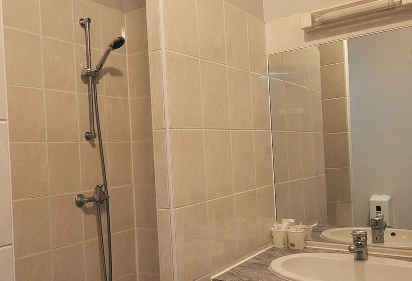 Трехместный Номер Комфорт, Restaurant Les Chataigniers