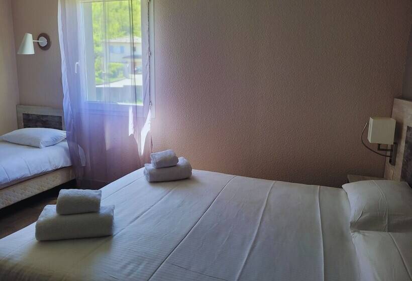 Трехместный Номер Комфорт, Restaurant Les Chataigniers