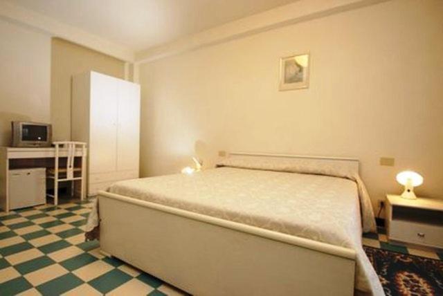 חדר סטנדרט, The Marquee