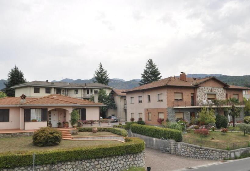 חדר סטנדרט יחיד, The Marquee