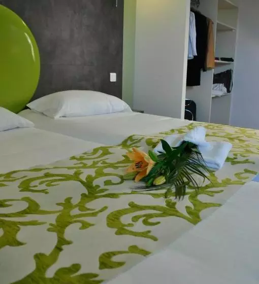 Standard Neljän Hengen Huone, The Originals City, Hôtel Alexia, La Souterraine
