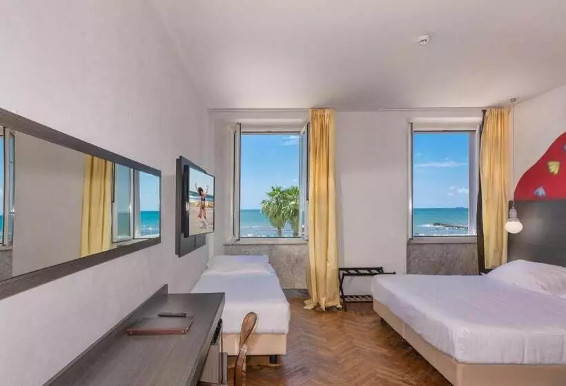 景色の見えるスタンダード4人部屋, Tirreno