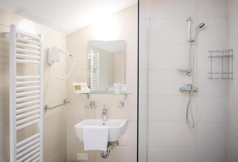 اتاق پنت هاوس, Villa Andor