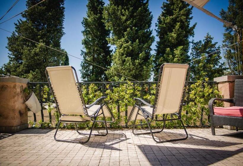 سوئیت با بالکن, Villa Andor