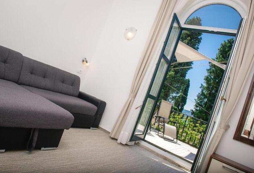 سوئیت با بالکن, Villa Andor