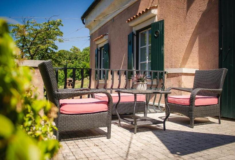 سوئیت با بالکن, Villa Andor